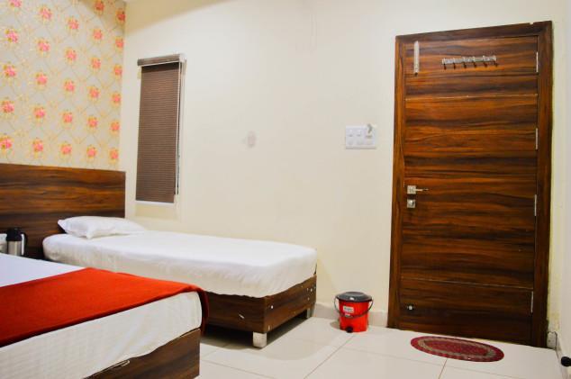 Hotel Tathastu Ujjain Dış mekan fotoğraf